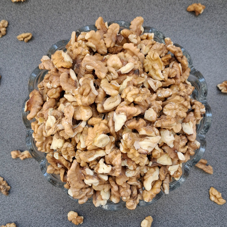 مغز گردو قنادی قهوه ای روشن